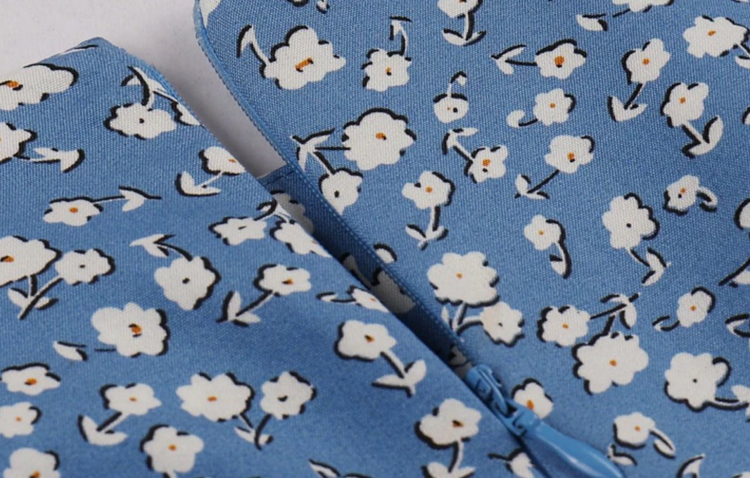 Vintage Blå Blusset Kjole Med Hvide Blomster